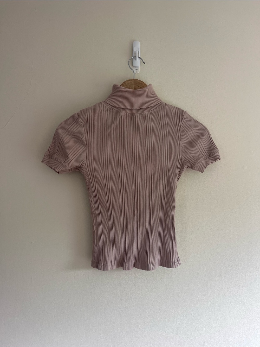 Zara Ribbed Short-Sleeve Turtleneck Top - Mauve Pink